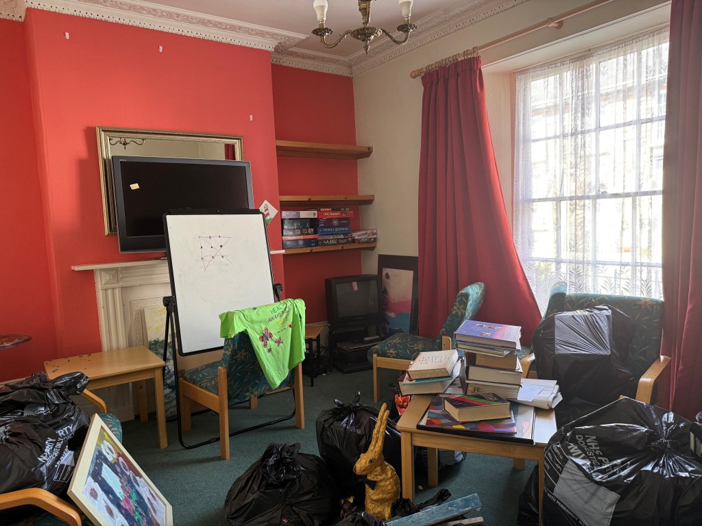 Lot: 129 - COMMERCIAL PROPERTY FOR UPDATING WITH PARKING AND OFFERING POTENTIAL - Ground floor living room